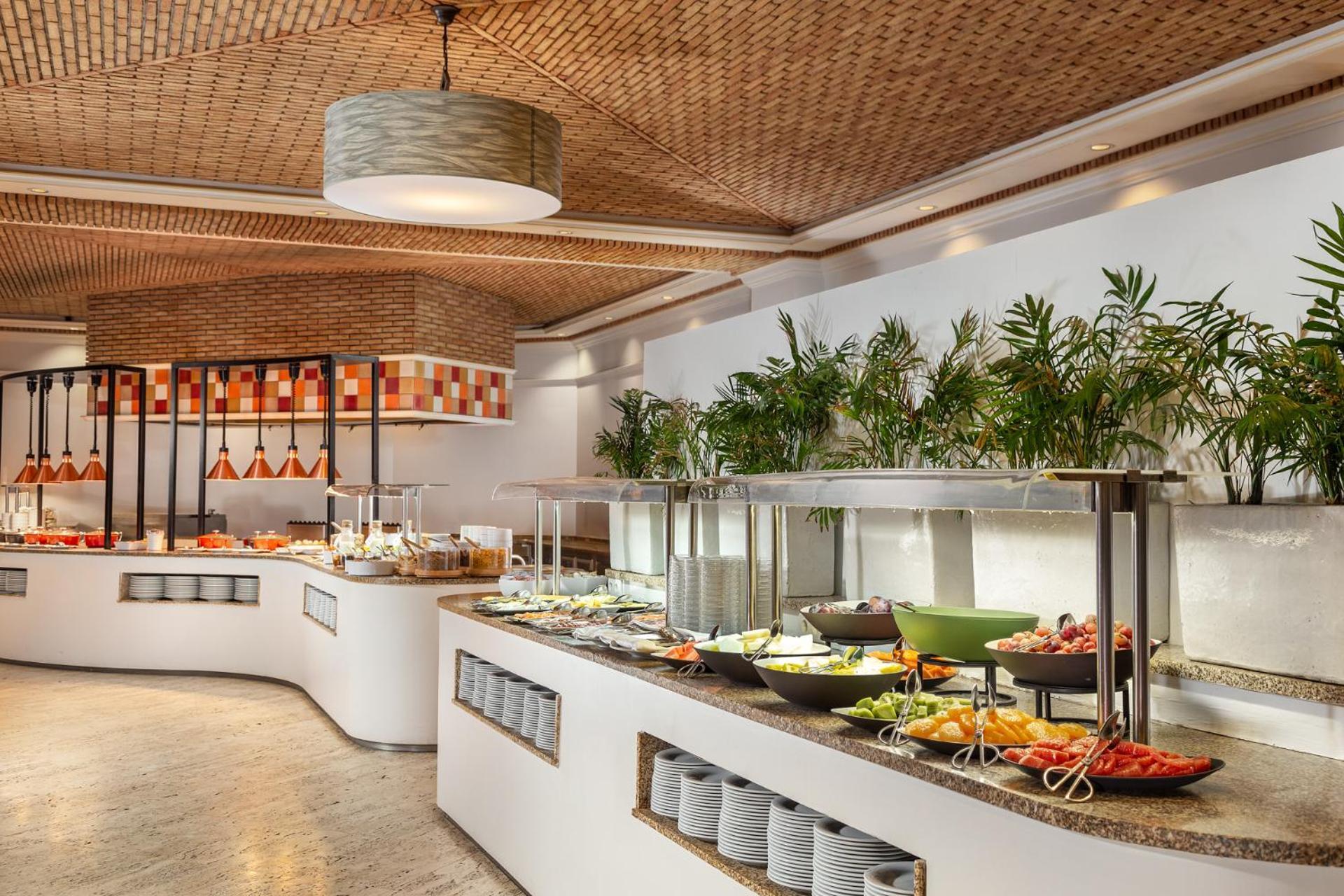 Grande Real Santa Eulalia Resort & Hotel Spa Albufeira Exterior photo The buffet at the hotel