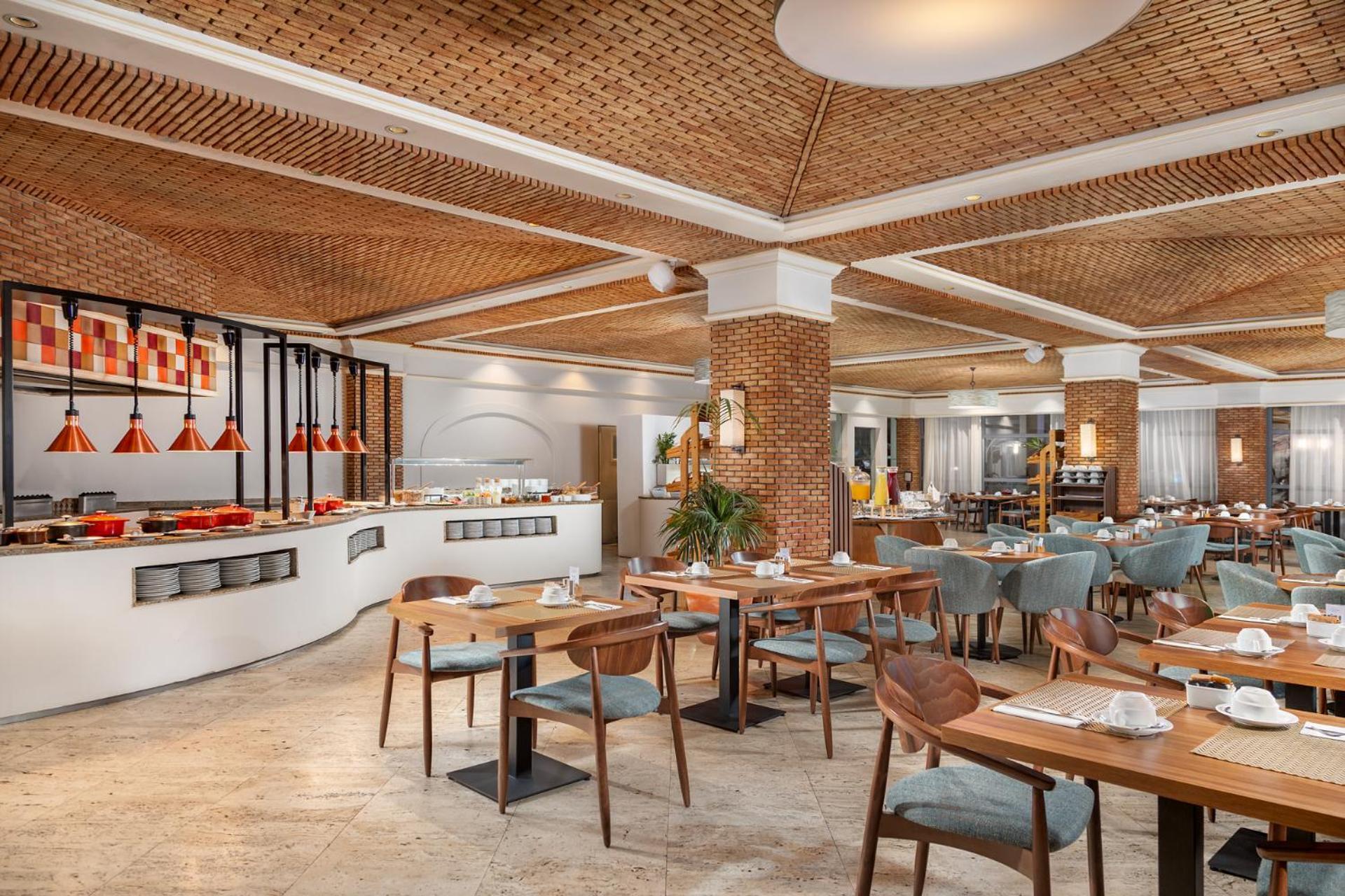 Grande Real Santa Eulalia Resort & Hotel Spa Albufeira Exterior photo The restaurant