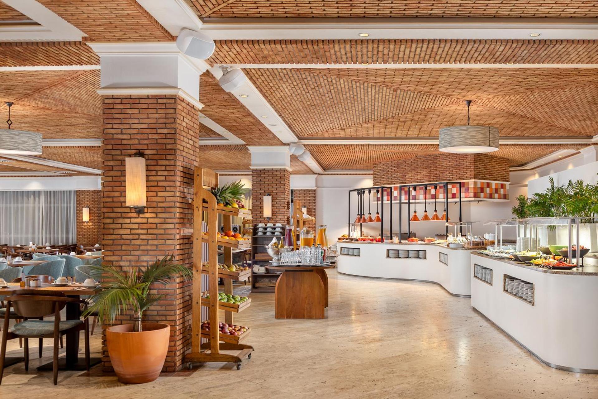 Grande Real Santa Eulalia Resort & Hotel Spa Albufeira Exterior photo The buffet at the hotel