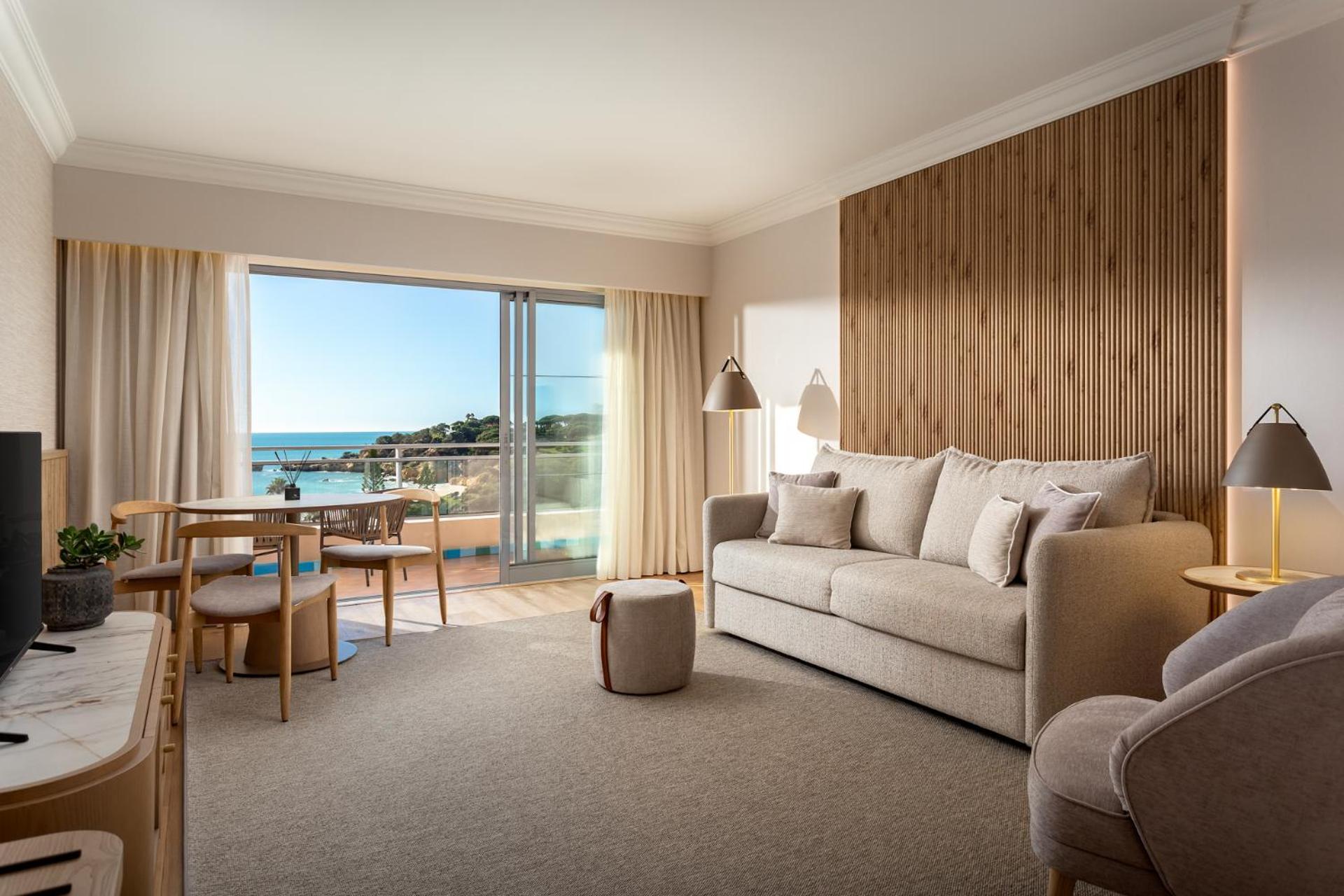 Grande Real Santa Eulalia Resort & Hotel Spa Albufeira Exterior photo A suite at the hotel