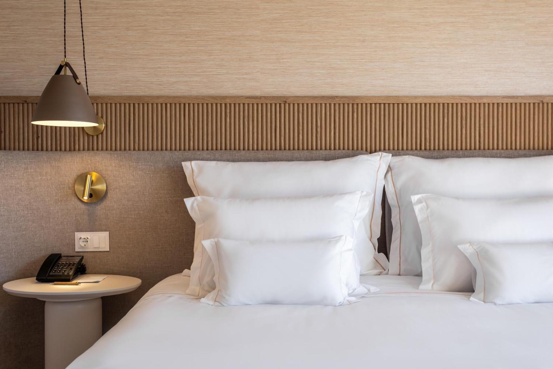 Grande Real Santa Eulalia Resort & Hotel Spa Albufeira Exterior photo A bed with two pillows
