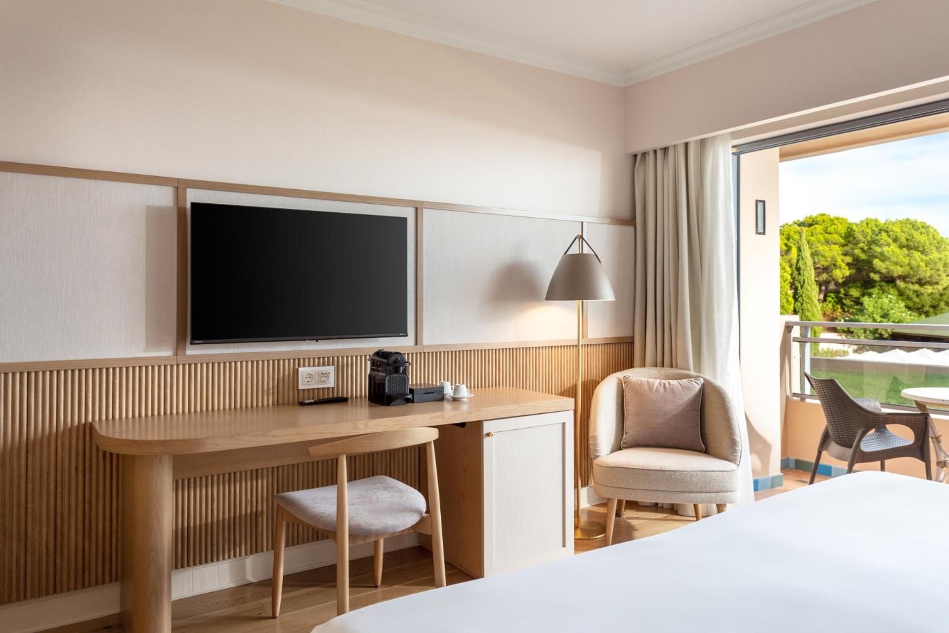 Grande Real Santa Eulalia Resort & Hotel Spa Albufeira Exterior photo A room at the hotel
